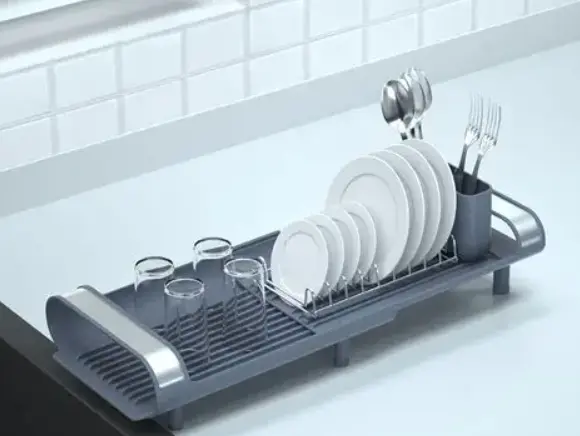 Single - use Plastic Plates and Food Utensils to be Banned in England